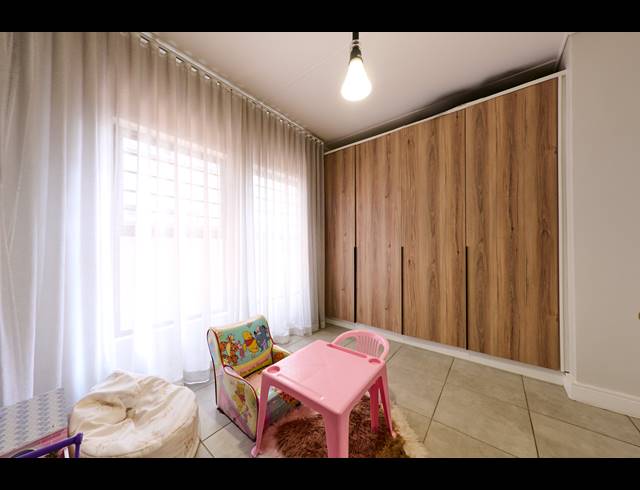 3 BEDROOM APARTMENT TO LET IN WATERFALL